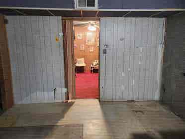 Private Entrance bed and bathroom