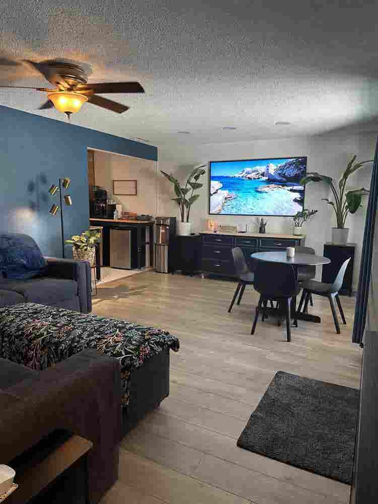 Room for Rent in Family Vibes House