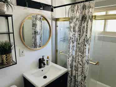 Room for Rent in Family Vibes House