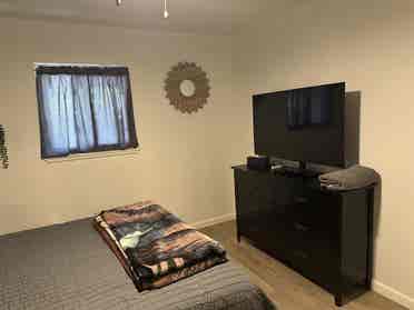 Room for Rent in Family Vibes House