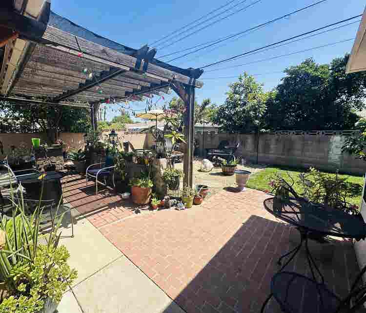 Room for Rent in Family Vibes House