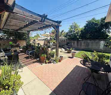 Room for Rent in Family Vibes House