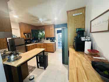 Room for Rent in Family Vibes House