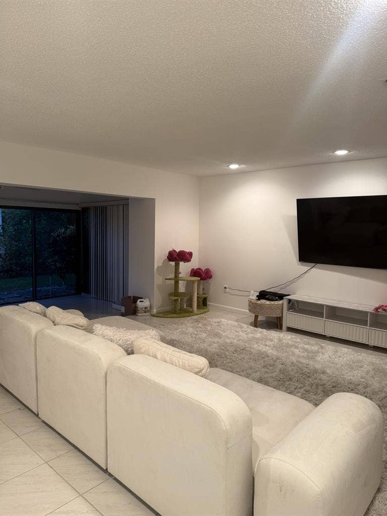 West Boca looking for Roomate