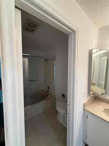 West Boca looking for Roomate