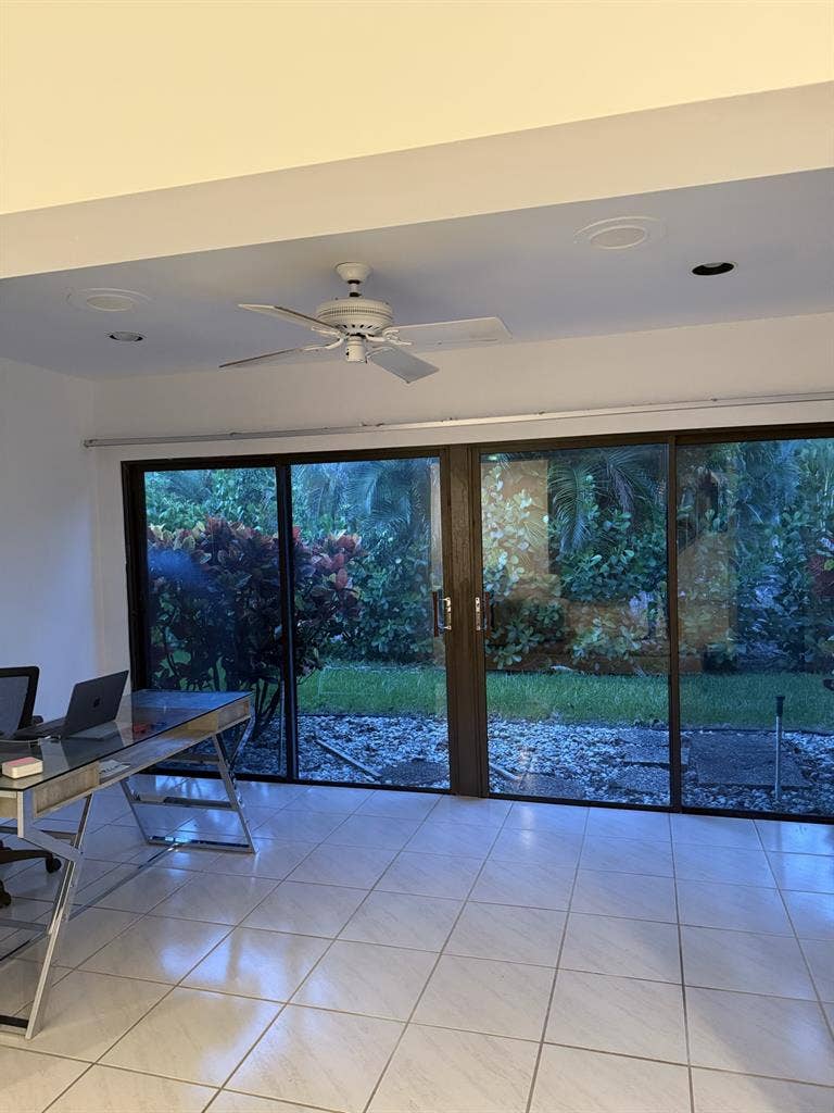 West Boca looking for Roomate