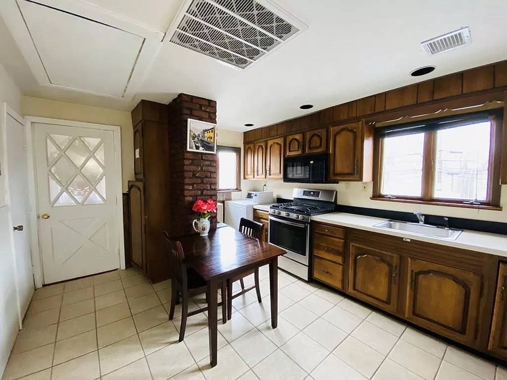 One room available for September