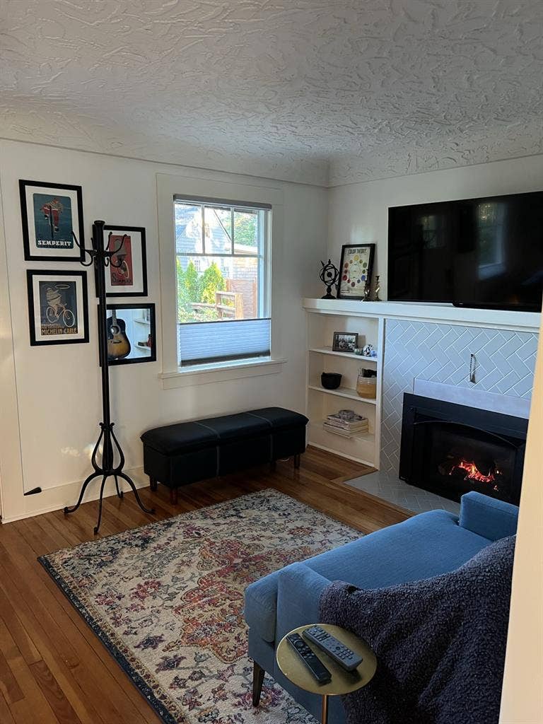 Furnished room in cozy cottage!