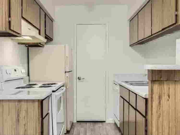 Bedroom/private bath for rentt