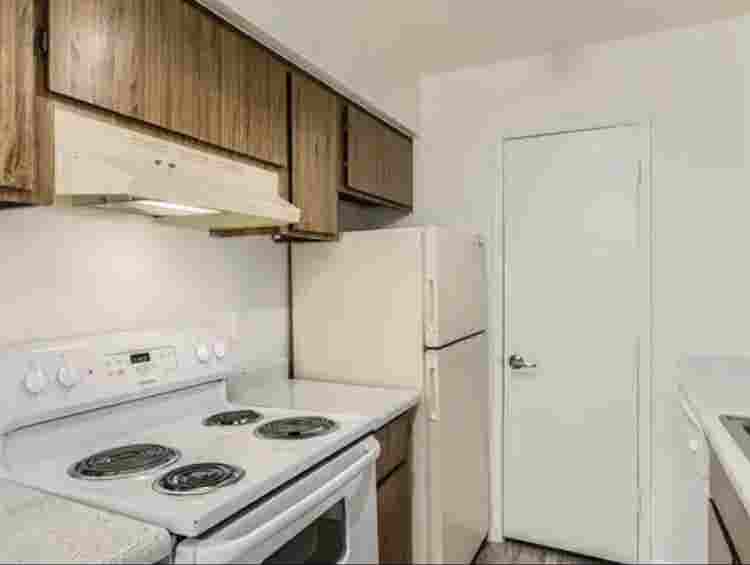 Bedroom/private bath for rentt