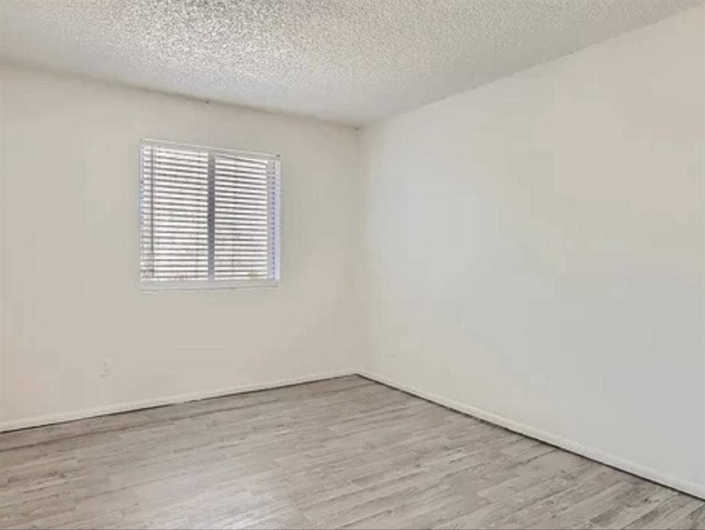 Bedroom/private bath for rentt