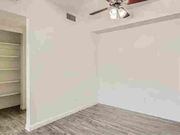 Bedroom/private bath for rentt