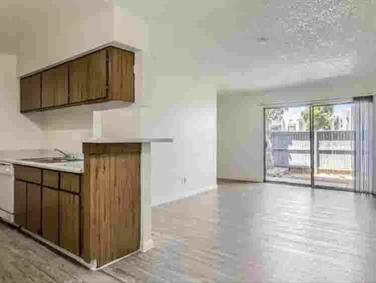 Bedroom/private bath for rentt