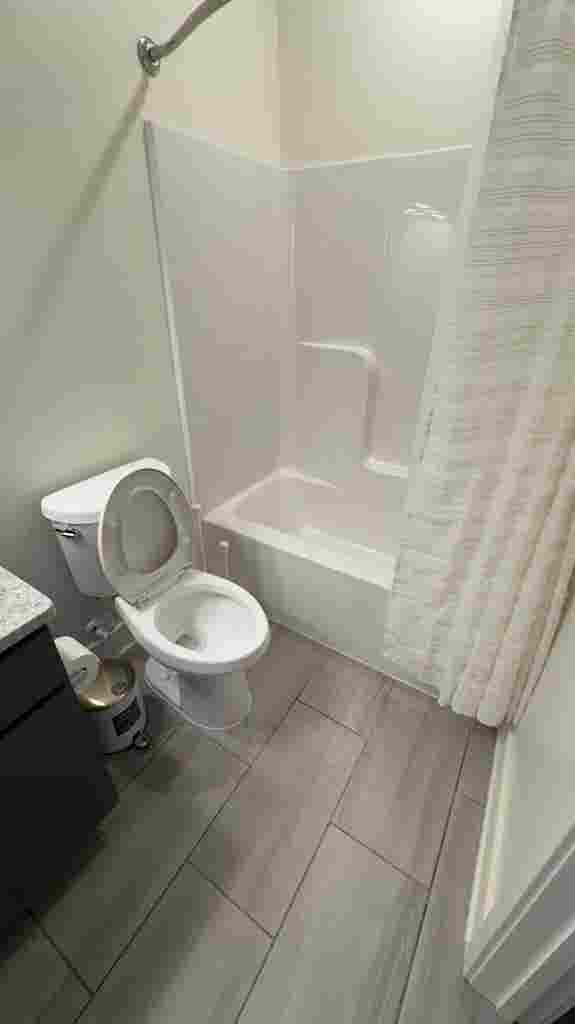 Looking 
for a Roomate