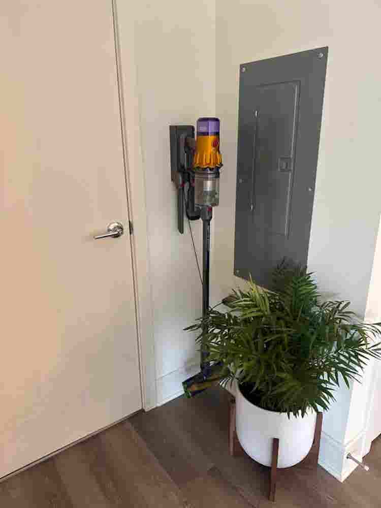 Looking 
for a Roomate