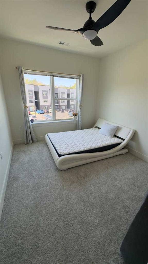 Looking 
for a Roomate