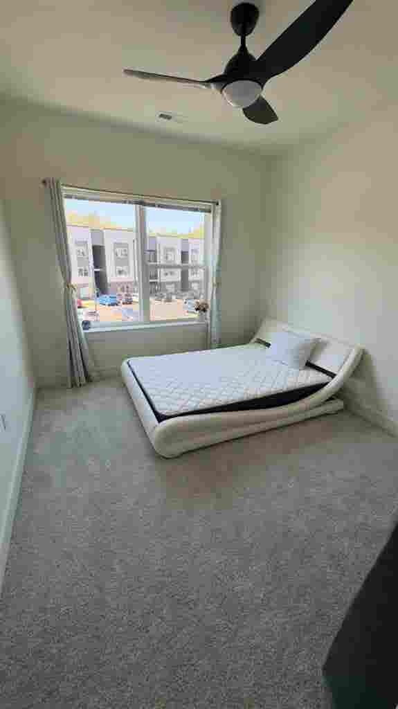 Looking 
for a Roomate