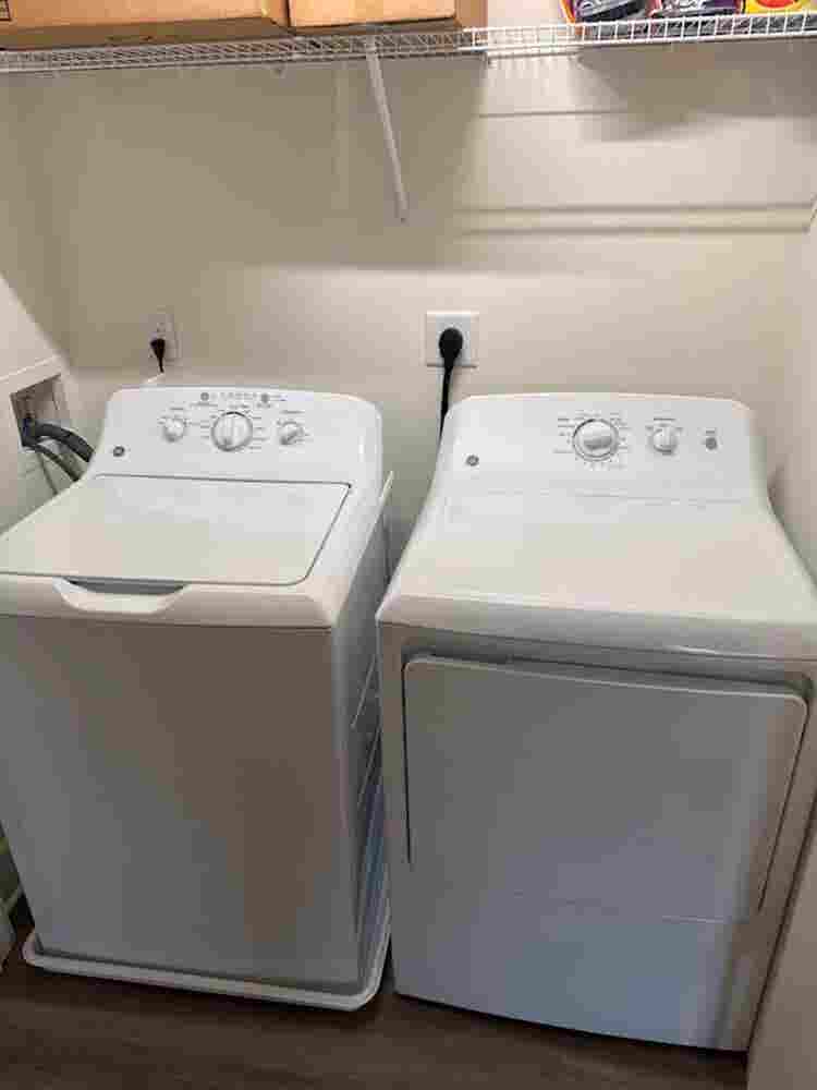 Looking 
for a Roomate