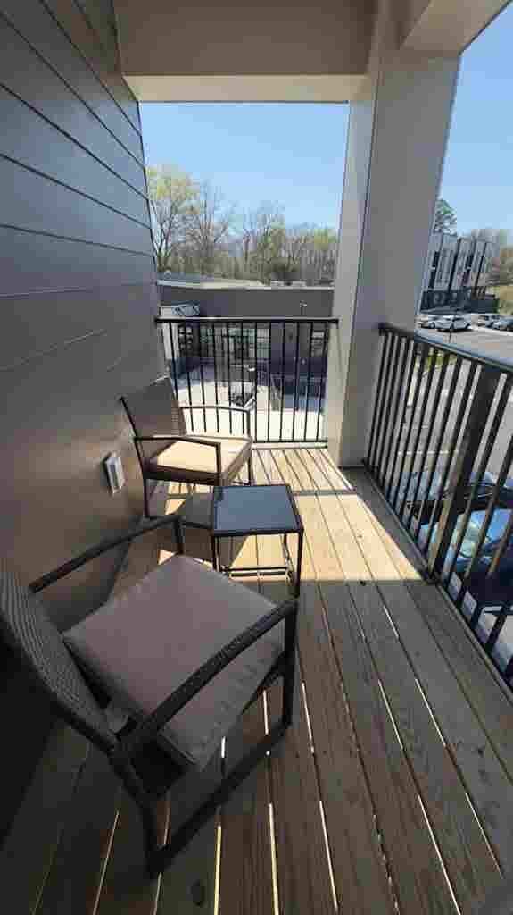 Looking 
for a Roomate