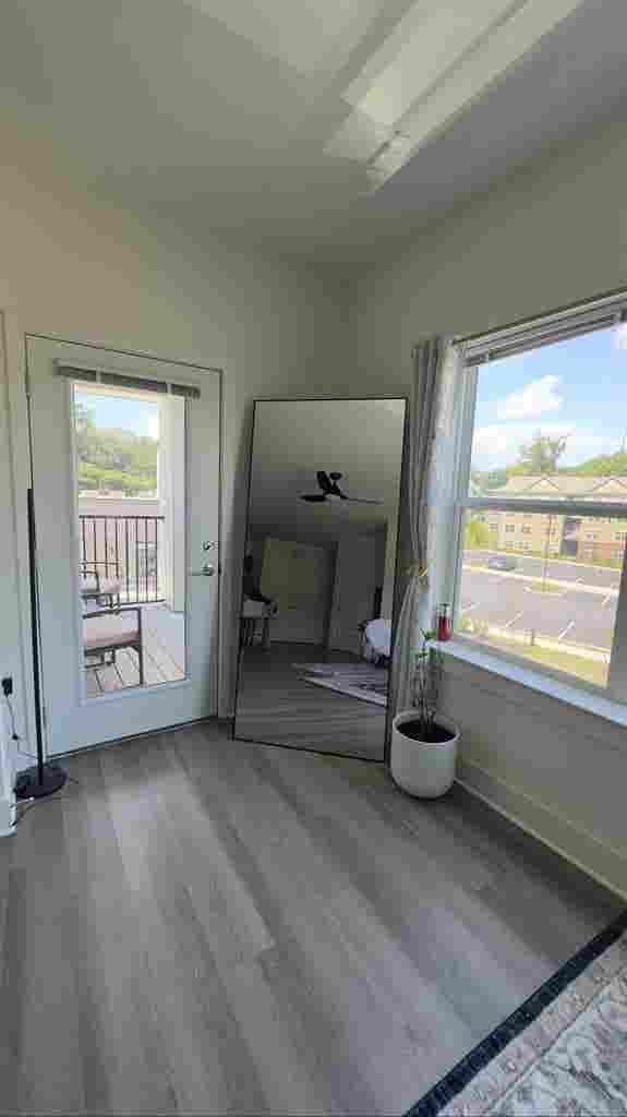 Looking 
for a Roomate