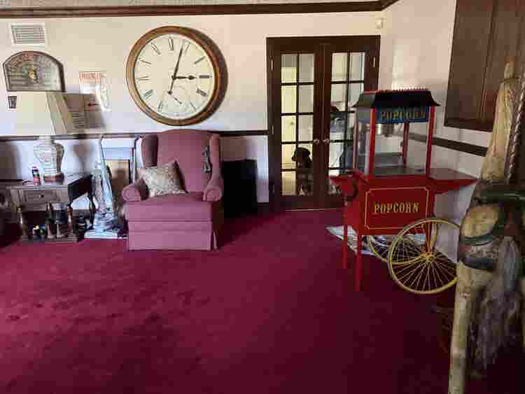 Huge room over 3 car garage