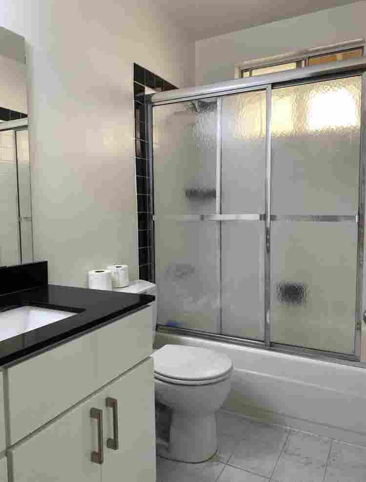 Room for rent in 
2bdrm apt
