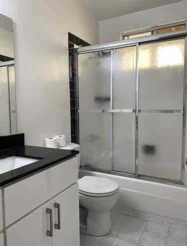 Room for rent in 
2bdrm apt