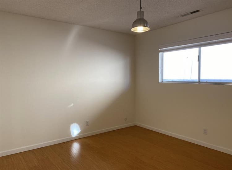 Room for rent in 
2bdrm apt