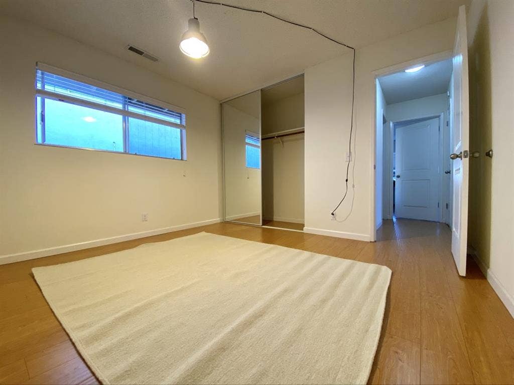 Room for rent in 
2bdrm apt