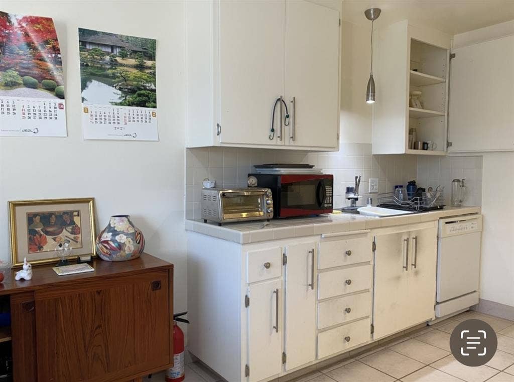 Room for rent in 
2bdrm apt
