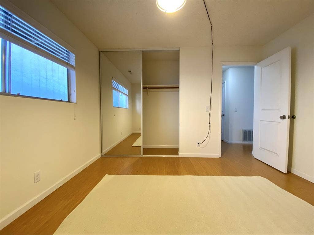 Room for rent in 
2bdrm apt