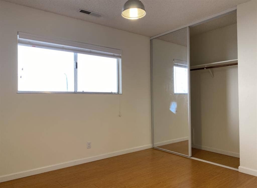 Room for rent in 
2bdrm apt