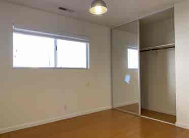 Room for rent in 
2bdrm apt