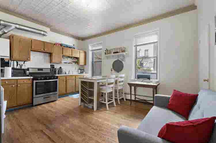 Sunny 1BR Apartment in Hoboken