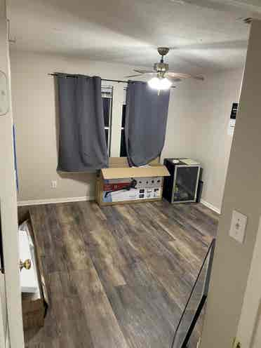 Big room in nice Pearland Housee