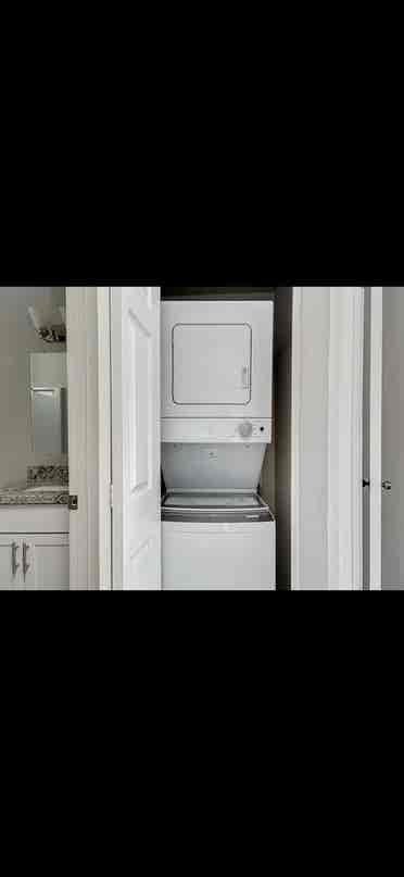 1 Month rent free!!! bath
