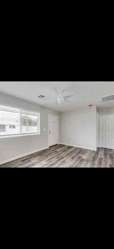 1 Month rent free!!! bath