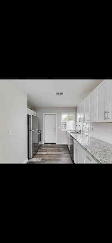 1 Month rent free!!! bath