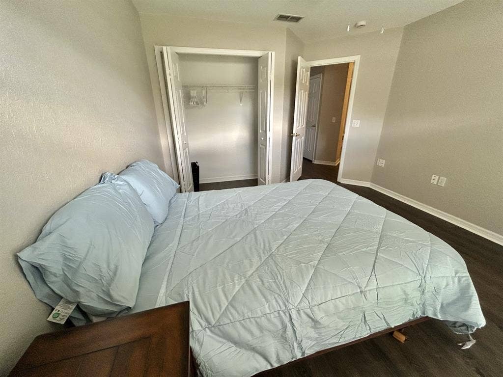 S.Lakeland Room/Shared bath
