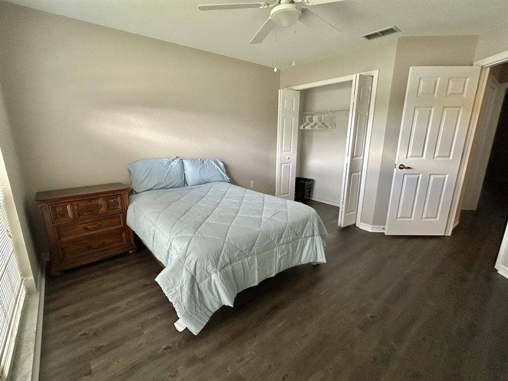 S.Lakeland Room/Shared bath
