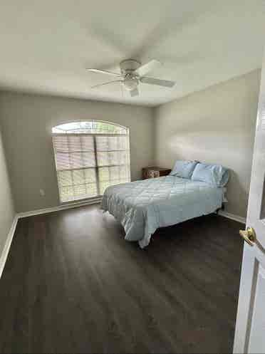 S.Lakeland Room/Shared bath