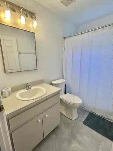 S.Lakeland Room/Shared bath