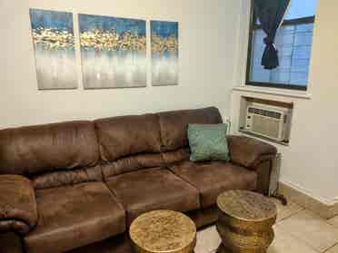 2 awesome roommates - Available now