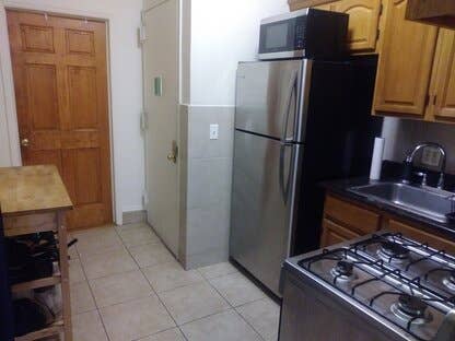 2 awesome roommates - Available now
