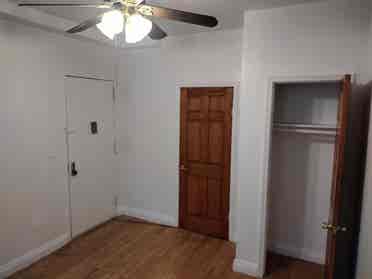 2 awesome roommates - Available now