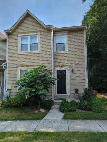 1BR w/ private bath in townhouse