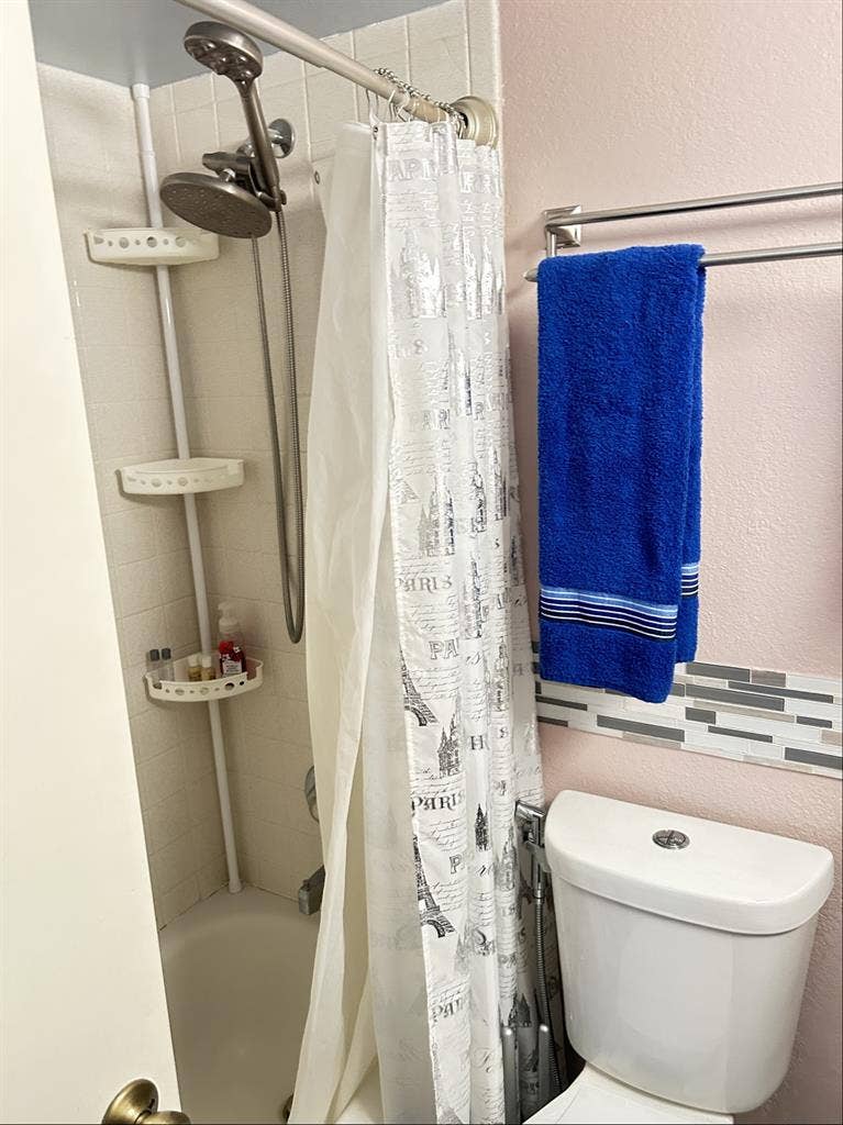 Furnished room w/ bathroom private