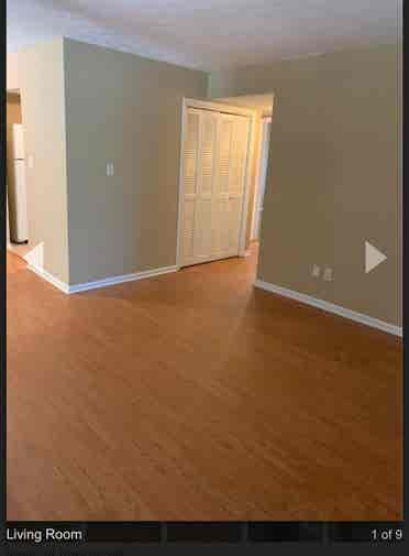 Looking for roommate!! Msg me