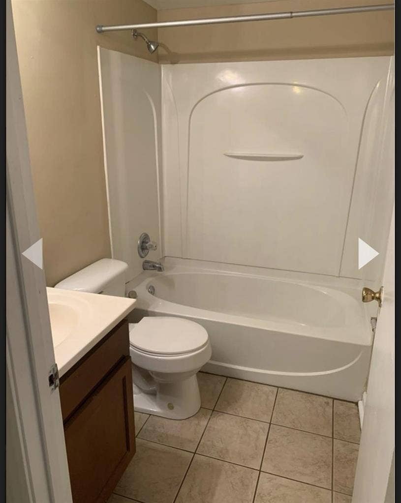 Looking for roommate!! Msg me