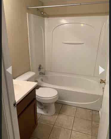 Looking for roommate!! Msg me